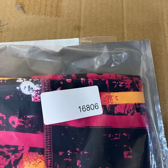 Reebok Capri Leggings Womens Size M Multicolor Abstract Print Stretch Activewear - Picture 10 of 10